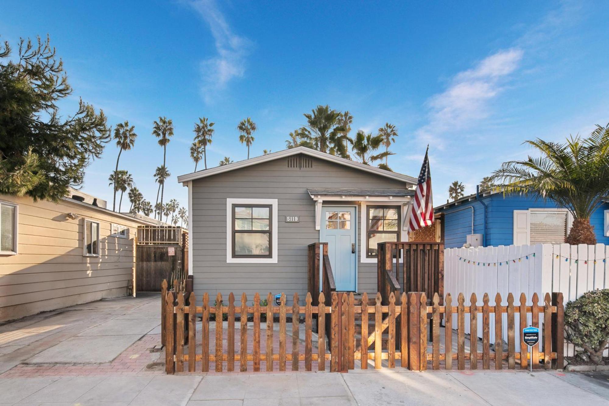 Surf 1 Brand New Listing! Holiday home